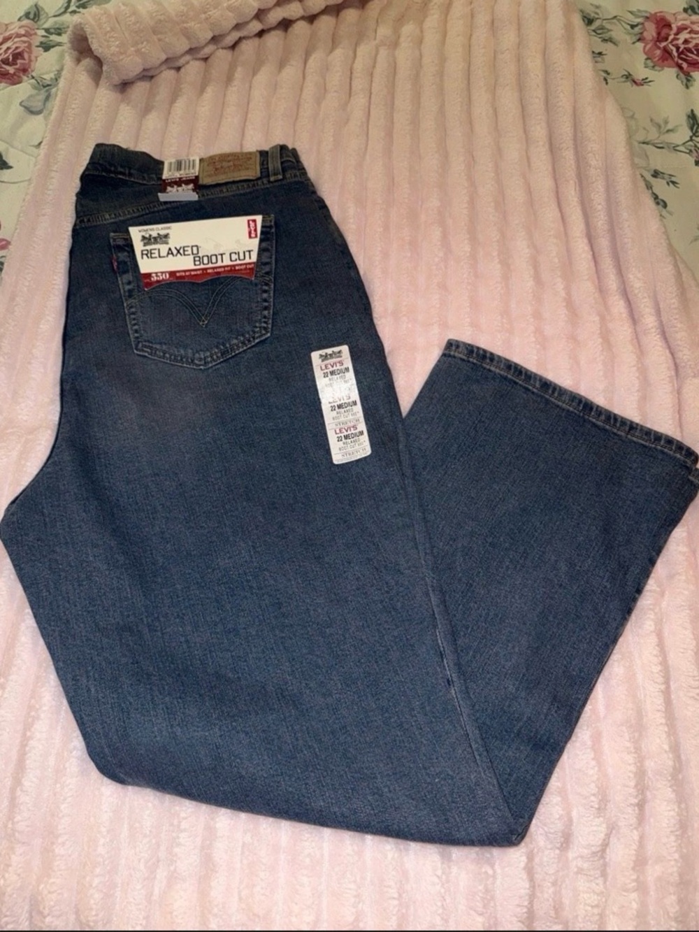 Women's classic relaxed boot cut Levi jeans 550 Size 22W MEDIUM NWT